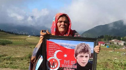 Eren Bülbül'ün annesi: "13 evladımdan 1’ini şehit verdim Vatan sağolsun”